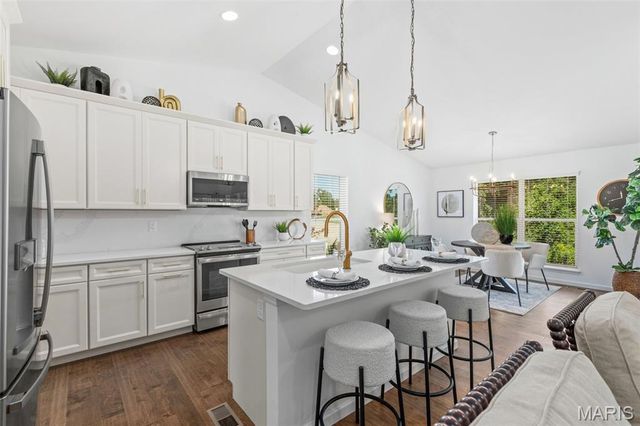 2 Aspen II at River Bluffs Manors, Florissant, MO 63031