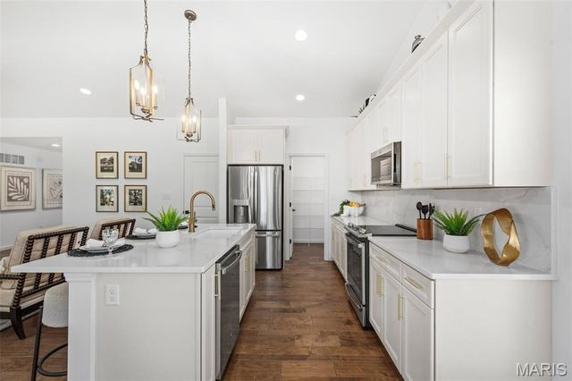 2 Aspen II at River Bluffs Manors, Florissant, MO 63031
