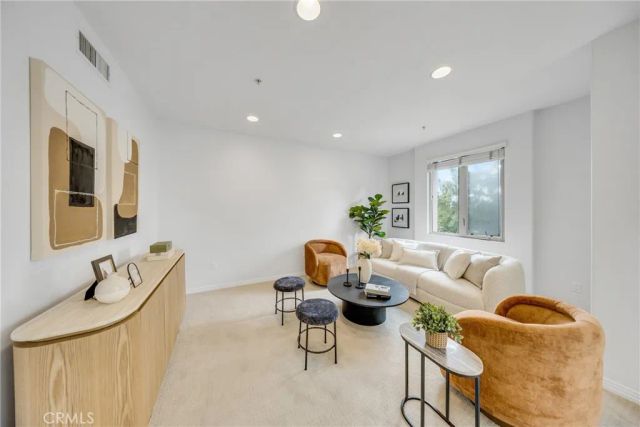 931 E Walnut 307, Pasadena, CA 91106