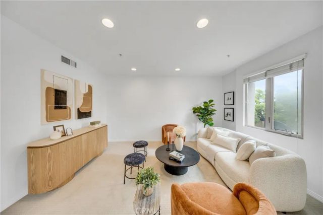 931 E Walnut 307, Pasadena, CA 91106