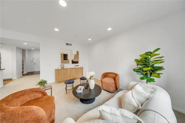 931 E Walnut 307, Pasadena, CA 91106