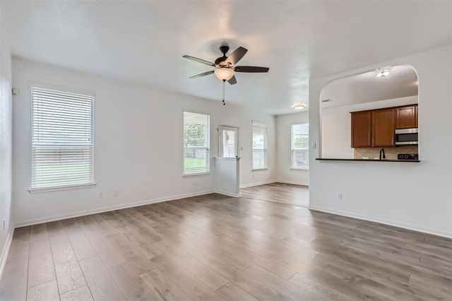 131 Lavaca LOOP, Hutto, TX 78634