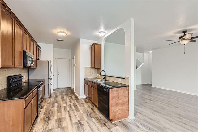 131 Lavaca LOOP, Hutto, TX 78634