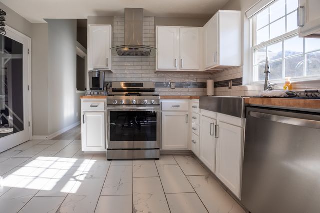 5464 Daniel Ray Dr, Whites Creek, TN 37189