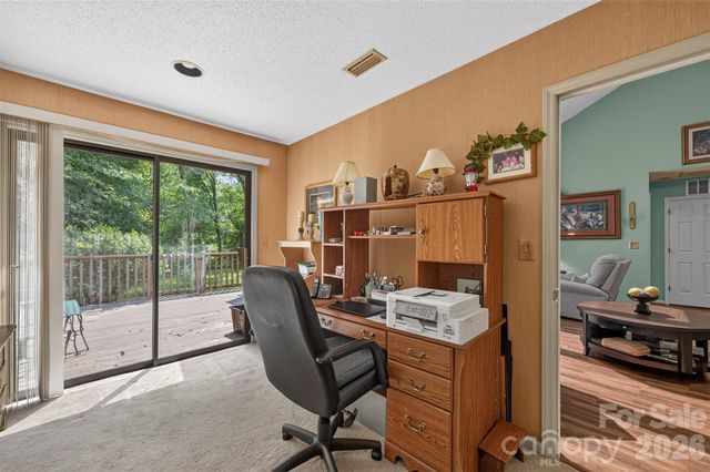 1630 12th Street NE, Hickory, NC 28601