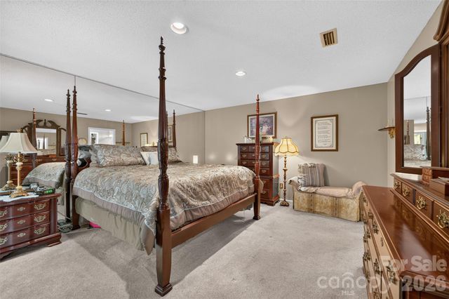 1630 12th Street NE, Hickory, NC 28601