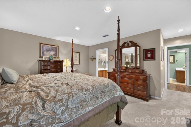 1630 12th Street NE, Hickory, NC 28601