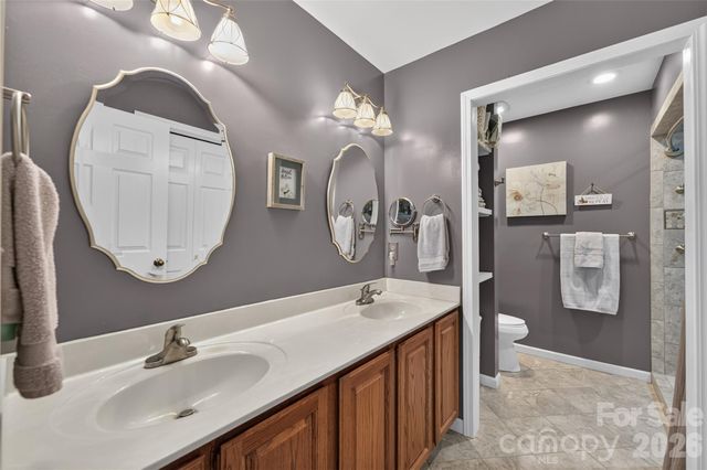 1630 12th Street NE, Hickory, NC 28601