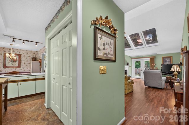 1630 12th Street NE, Hickory, NC 28601