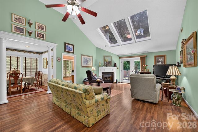 1630 12th Street NE, Hickory, NC 28601