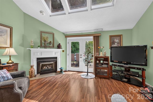 1630 12th Street NE, Hickory, NC 28601