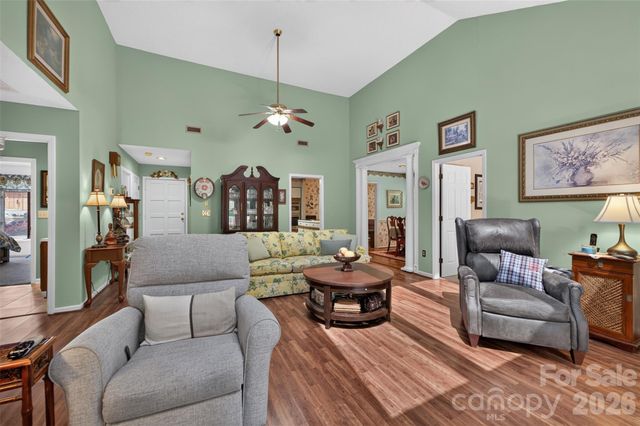1630 12th Street NE, Hickory, NC 28601
