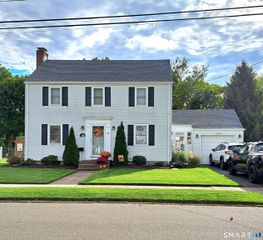 90 Colonial Drive, Hamden, CT 06518