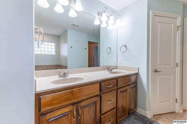 5162 S 197th Avenue Circle, Omaha, NE 68135