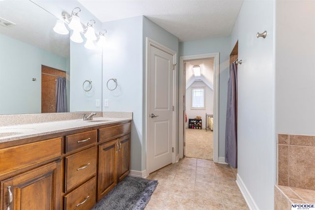 5162 S 197th Avenue Circle, Omaha, NE 68135
