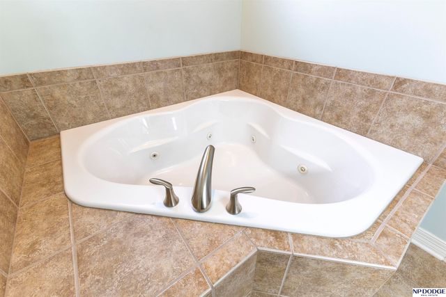 5162 S 197th Avenue Circle, Omaha, NE 68135