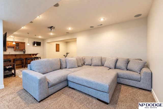 5162 S 197th Avenue Circle, Omaha, NE 68135