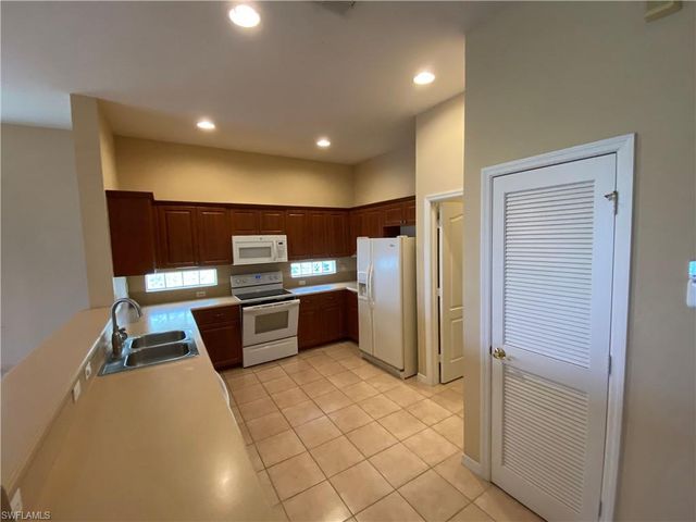2677 Blue Cypress Lake CT, Cape Coral, FL 33909