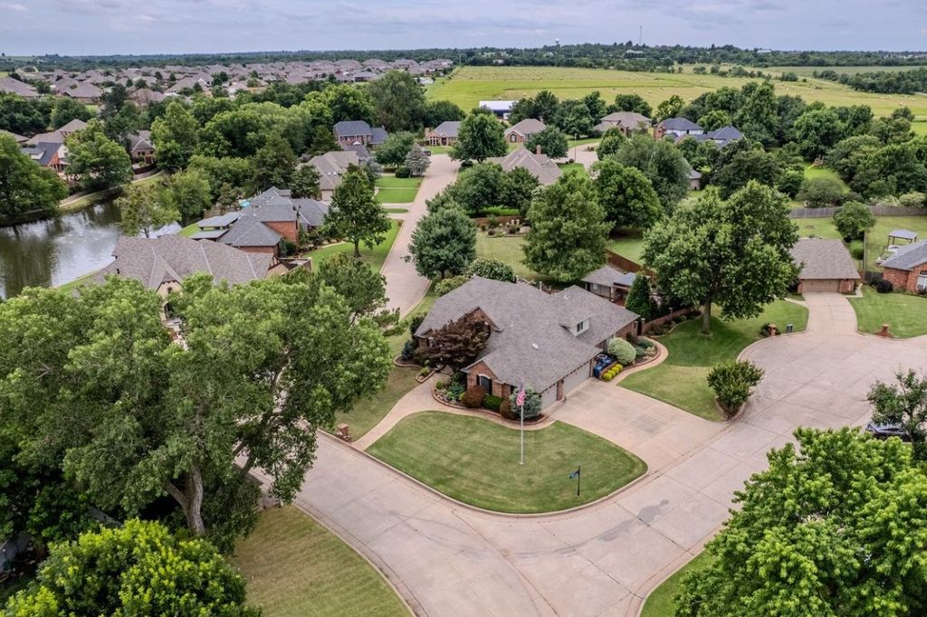 4719 W Two Lakes Avenue, Norman, OK 73072