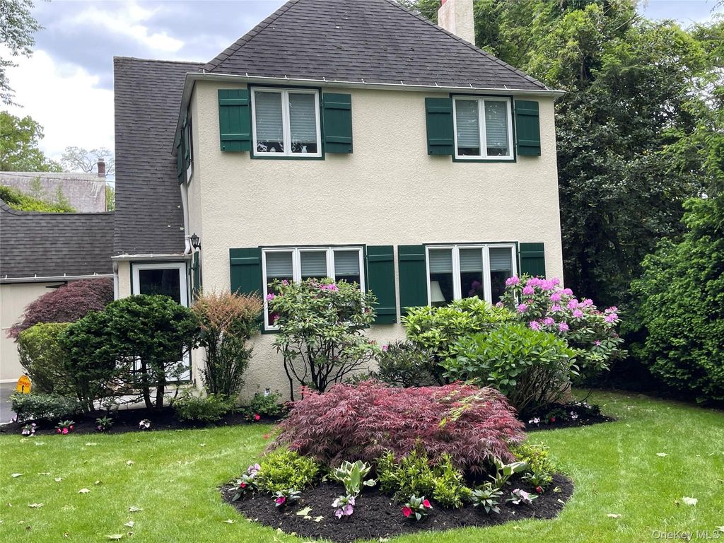 64 Maple Drive, Great Neck, NY 11021