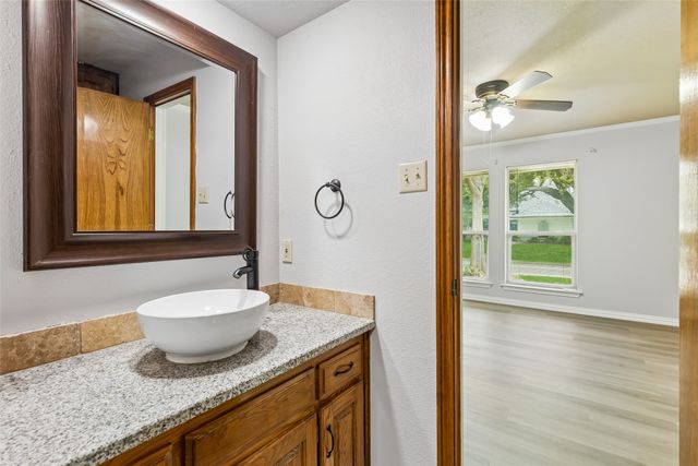 4008 Kingswick Drive, Arlington, TX 76016