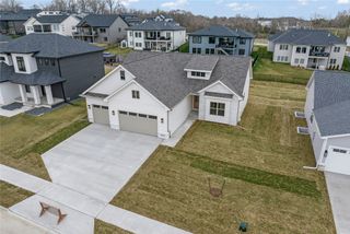 17621 Hammontree Drive, Clive, IA 50325