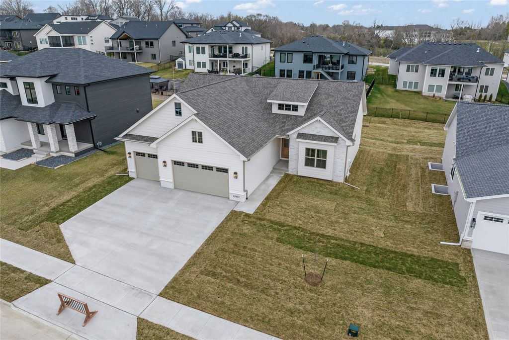 17621 Hammontree Drive, Clive, IA 50325