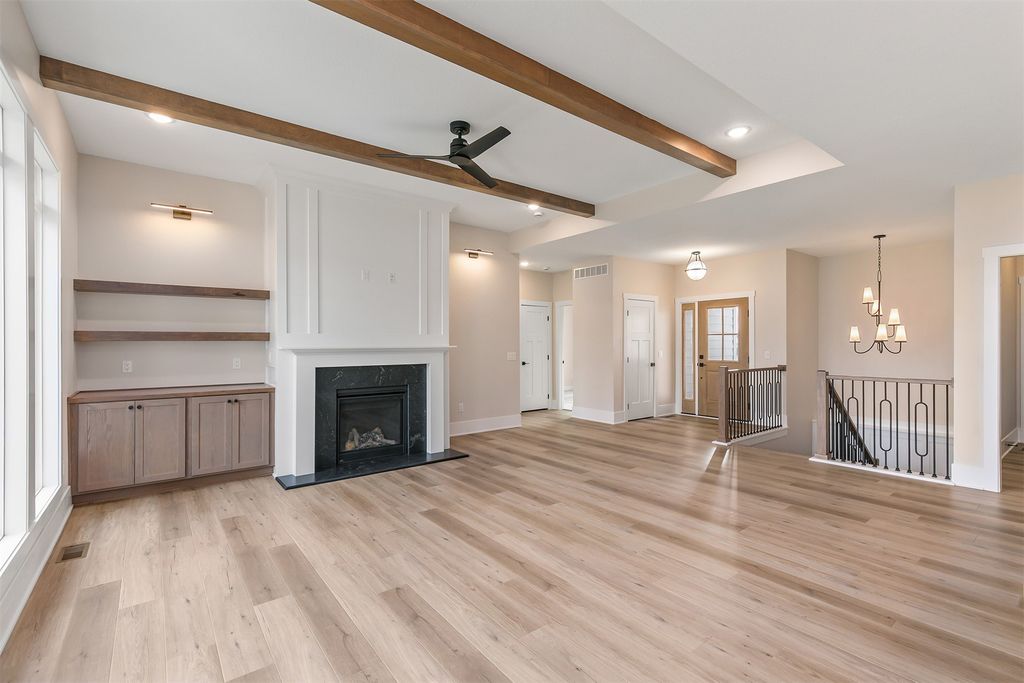 17621 Hammontree Drive, Clive, IA 50325
