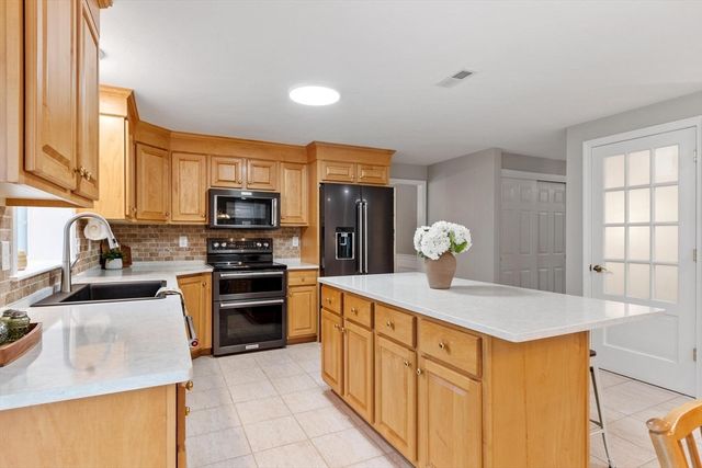 10 John Swift Rd, Acton, MA 01720