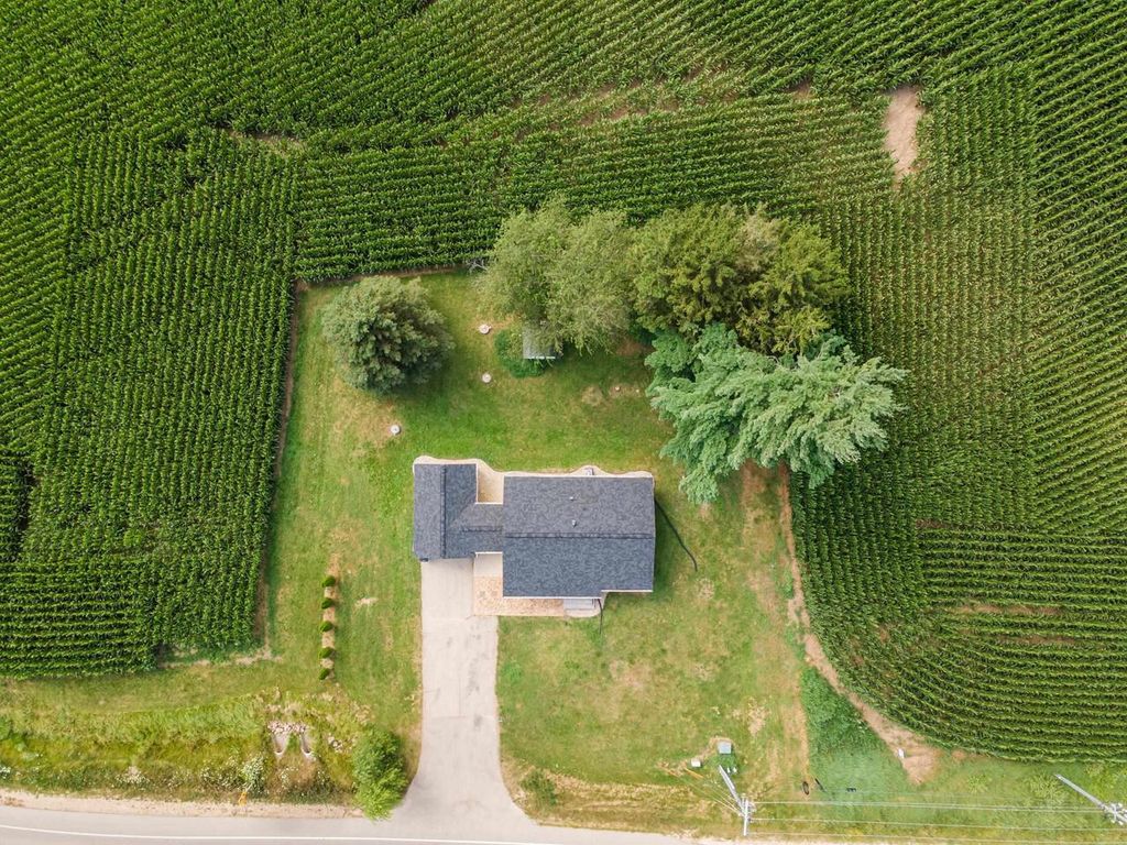 6215 River Road, Deforest, WI 53532
