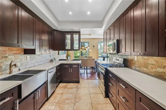 13331 Moorpark Street 216, Sherman Oaks, CA 91423
