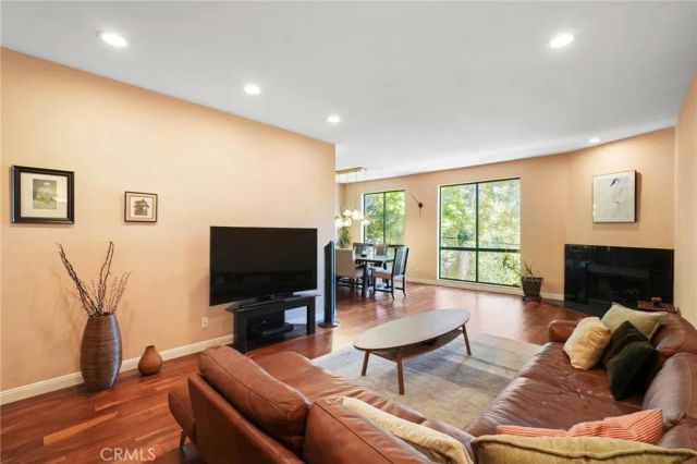 13331 Moorpark Street 216, Sherman Oaks, CA 91423