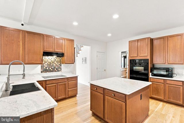 8811 EDGEWOOD FARM LN, Spotsylvania, VA 22551