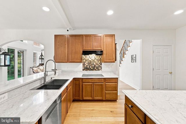 8811 EDGEWOOD FARM LN, Spotsylvania, VA 22551