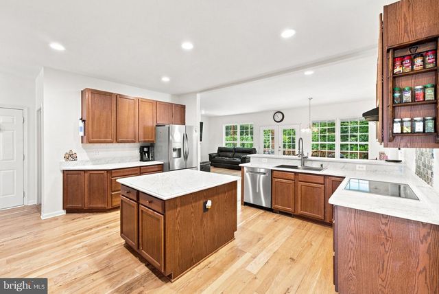 8811 EDGEWOOD FARM LN, Spotsylvania, VA 22551