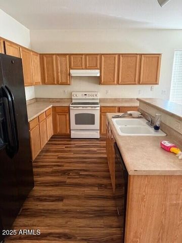 8033 W SUPERIOR Avenue, Phoenix, AZ 85043