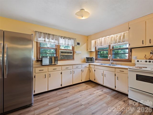 1714 Iron Duff Road, Waynesville, NC 28785