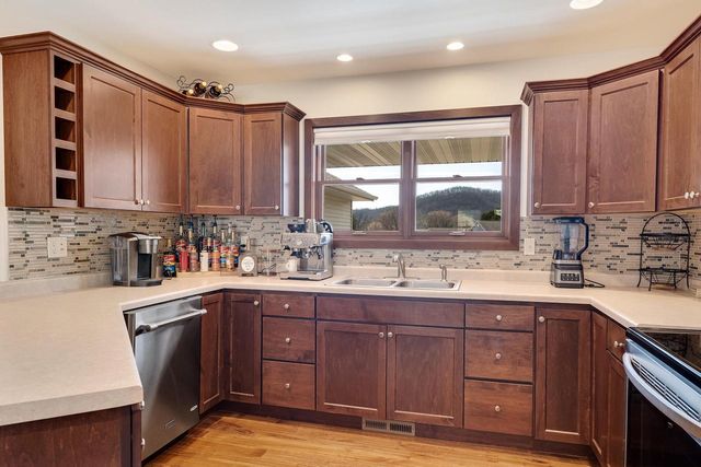 709 Wildwood COURT, La Crescent, MN 55947