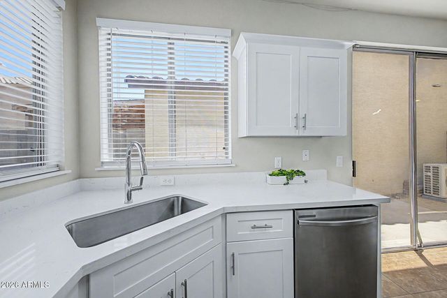 2061 N 29TH Place, Mesa, AZ 85213
