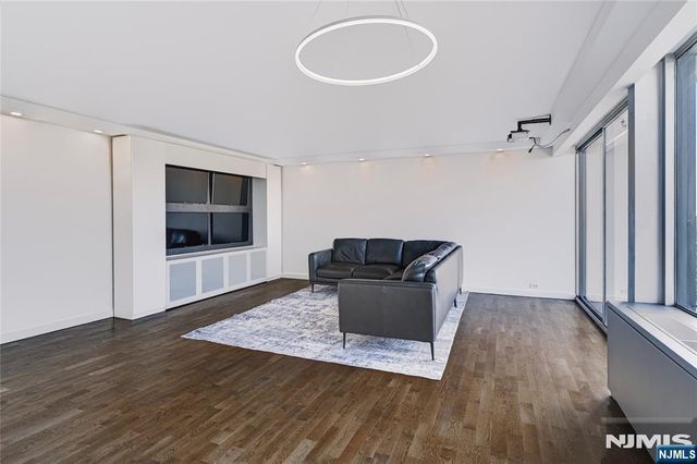 2 Horizon Road 812, Fort Lee, NJ 07024