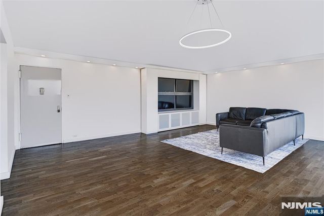 2 Horizon Road 812, Fort Lee, NJ 07024
