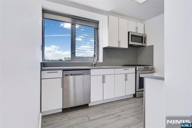 2 Horizon Road 812, Fort Lee, NJ 07024