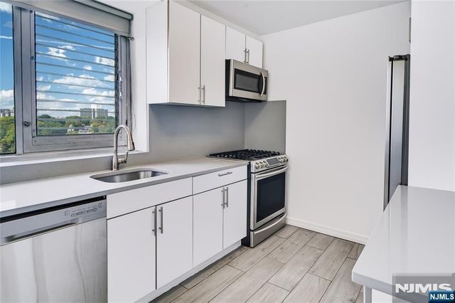 2 Horizon Road 812, Fort Lee, NJ 07024