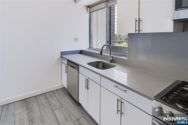 2 Horizon Road 812, Fort Lee, NJ 07024