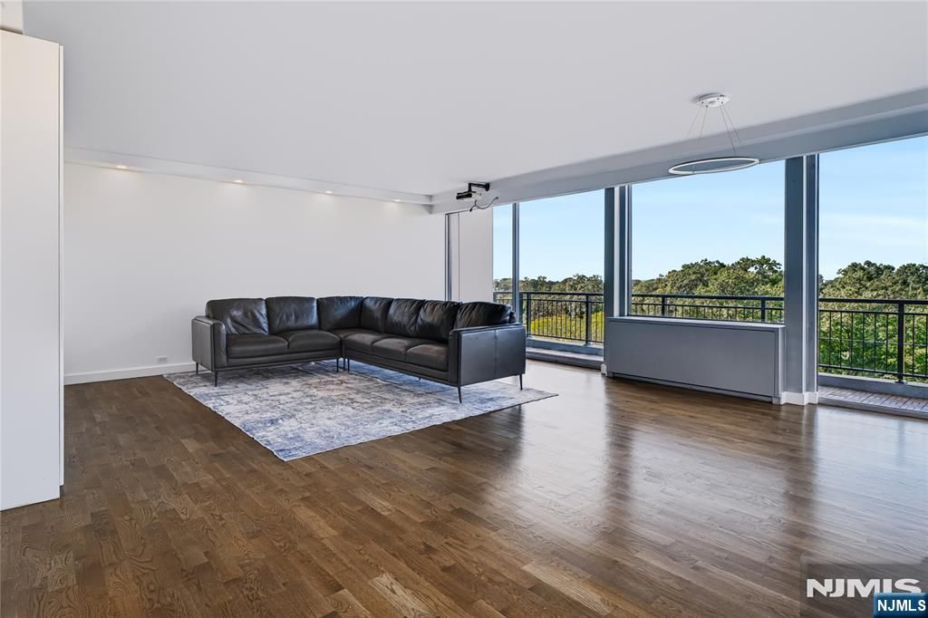 2 Horizon Road 812, Fort Lee, NJ 07024