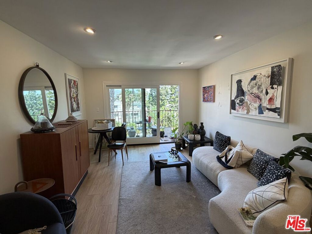3407 Huxley Street 39, Los Angeles, CA 90027