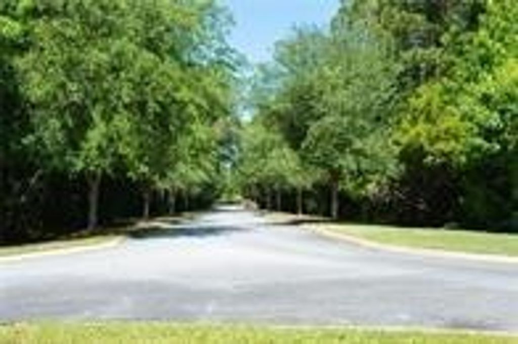 403 Country Walk Circle, Brunswick, GA 31525