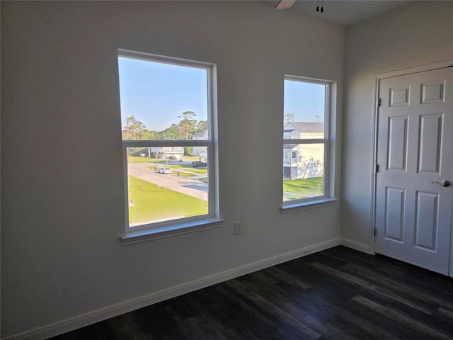 6303 White Oak Drive, Hitchcock, TX 77563