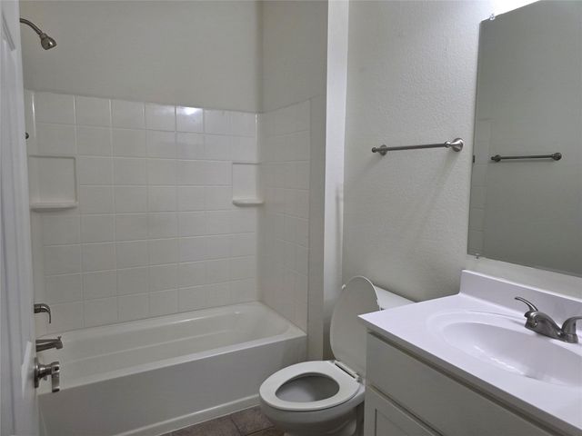 6303 White Oak Drive, Hitchcock, TX 77563