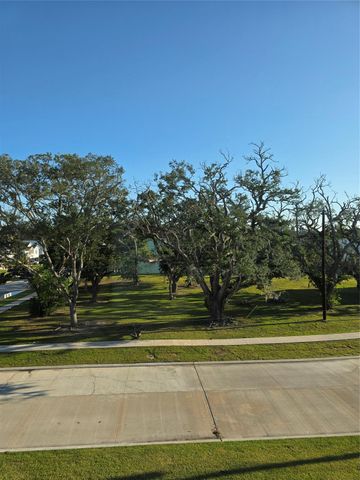 6303 White Oak Drive, Hitchcock, TX 77563
